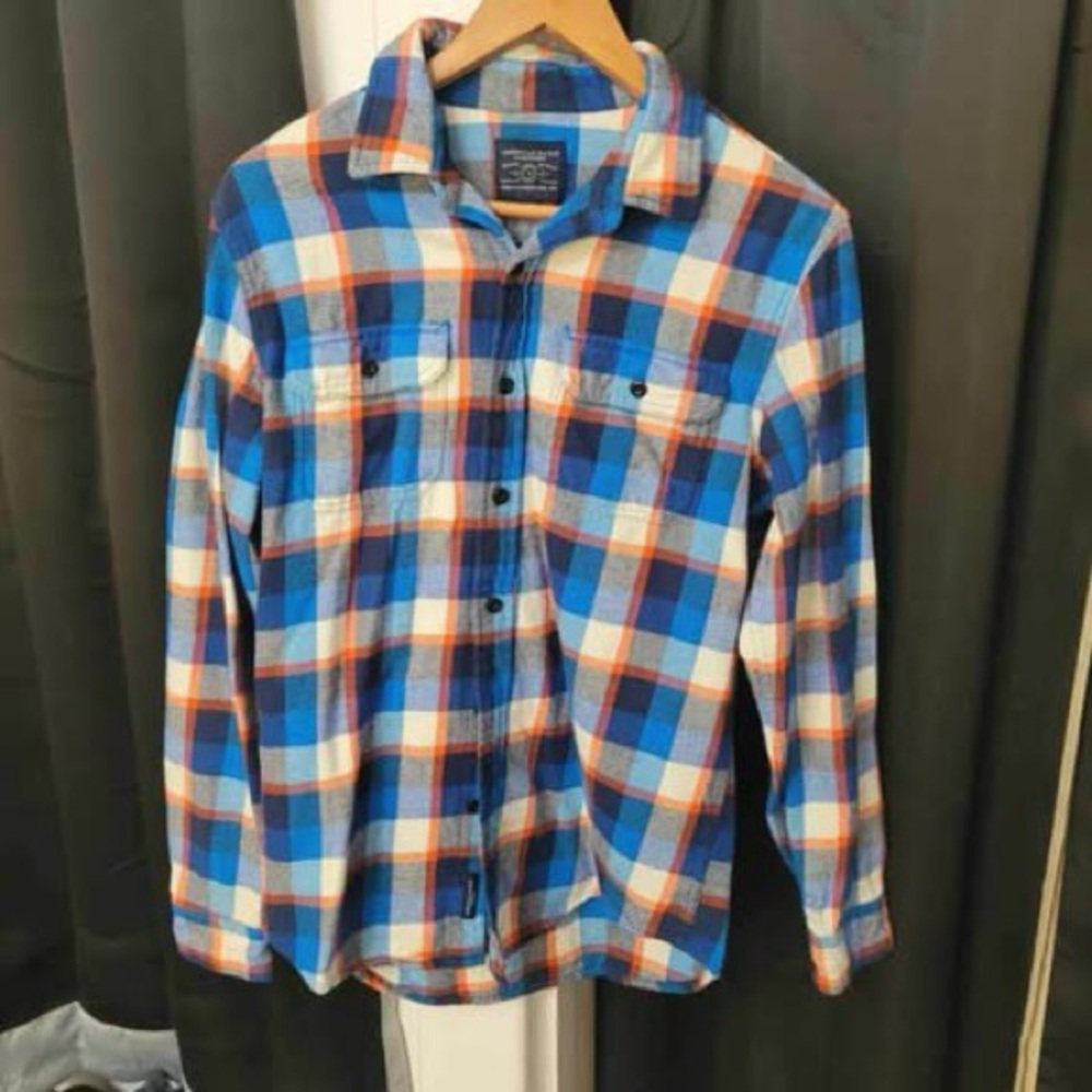 American Eagle Outfitters Blue and White Flannel Plaid Button-Down Shirt